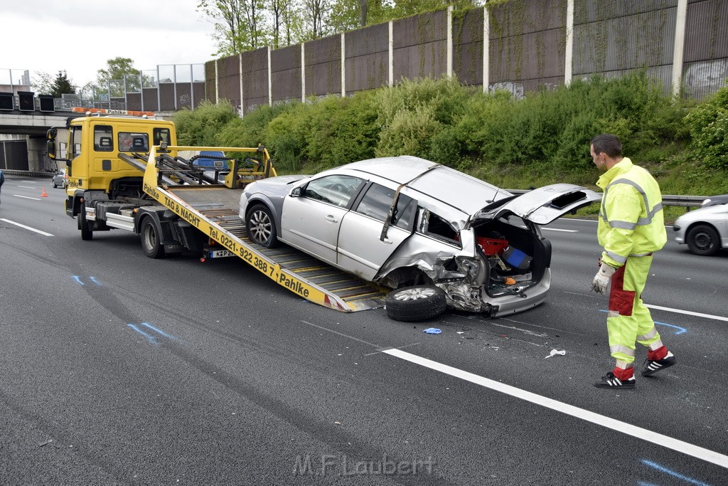 VU Auffahrunfall A 3 Rich Oberhausen kurz vor AS Koeln Dellbrueck P186.JPG - Miklos Laubert